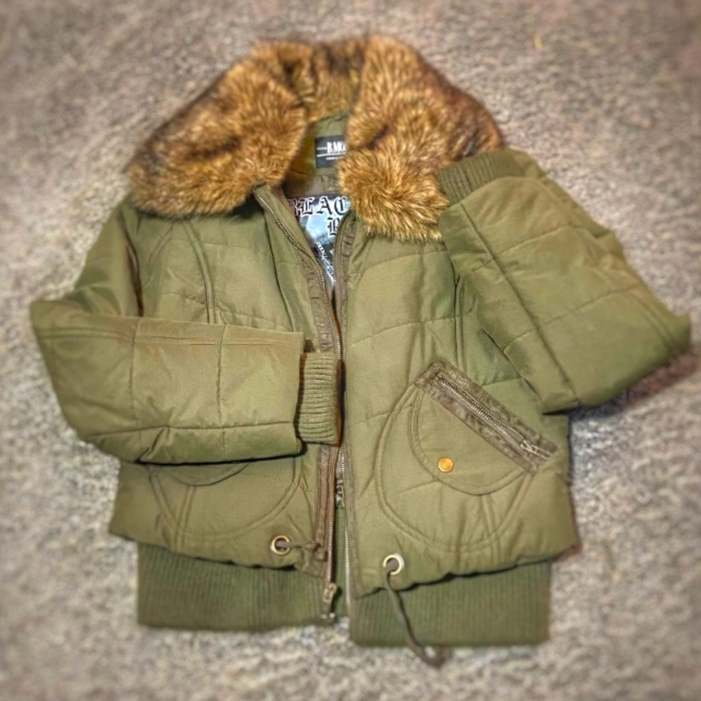 B. Moss vintage/y2k fur collared coat!